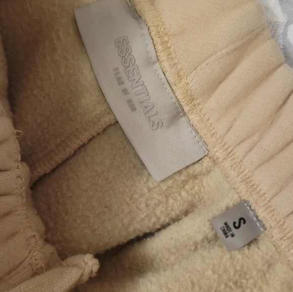 Essential - Picture 4 of 6